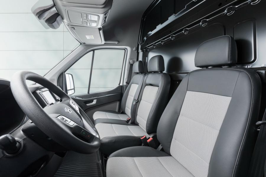 Интерьер Hyundai H350 Pharmamobil 2017 года  (фото 10 из 11)